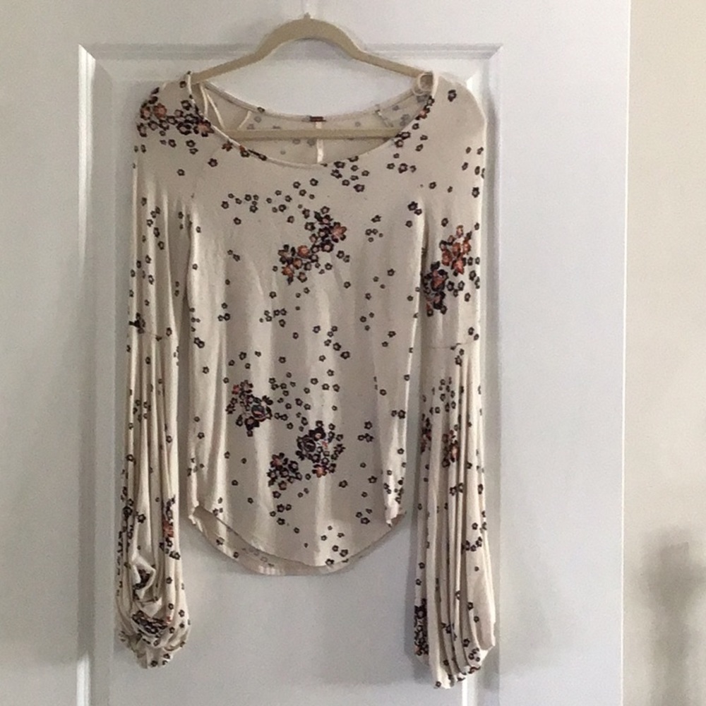 Floral printed long sleeve top